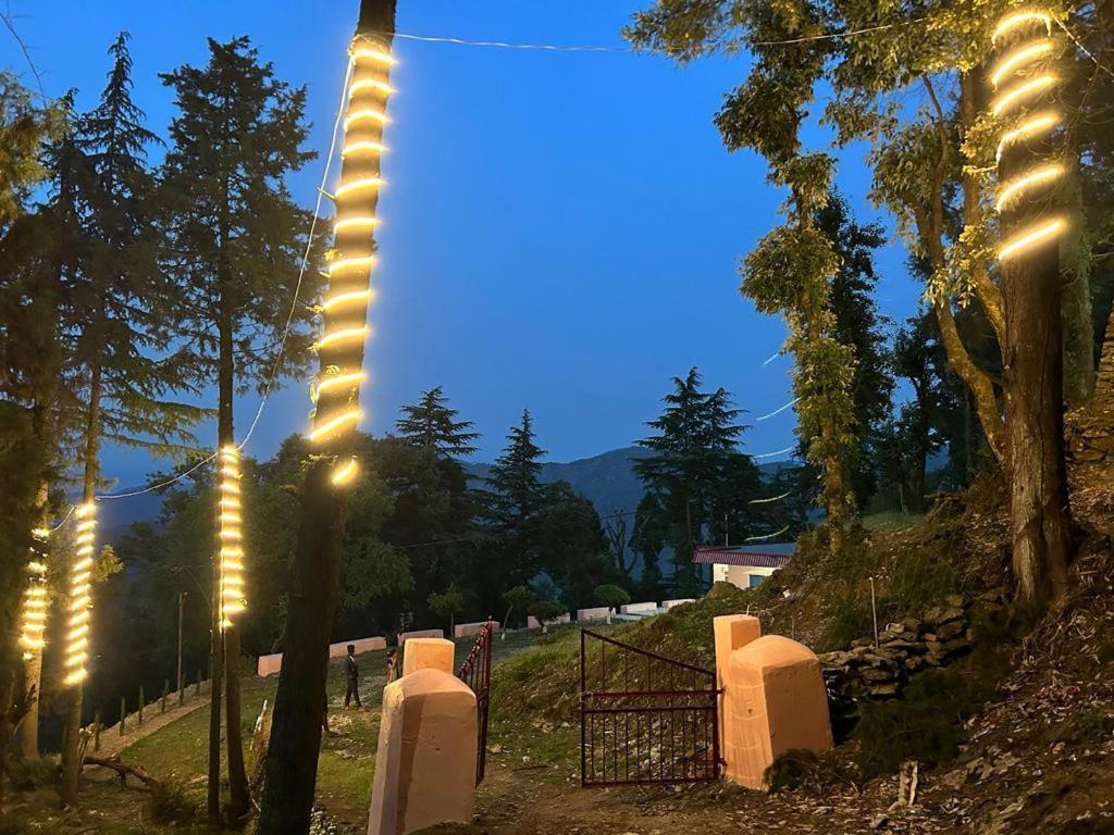 The Deodar Inn Pauri Bagian luar foto