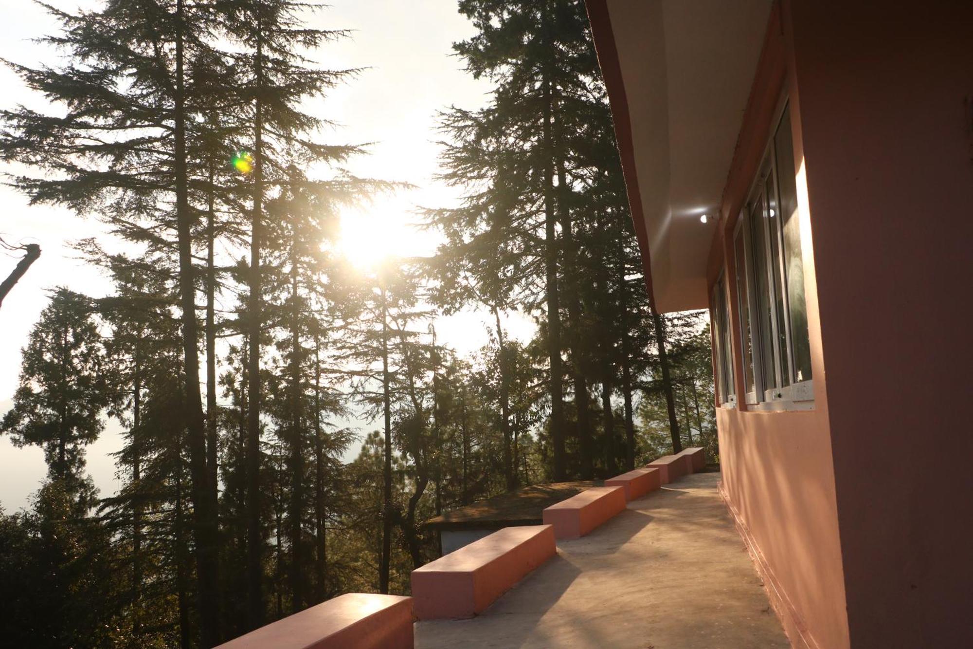 The Deodar Inn Pauri Bagian luar foto